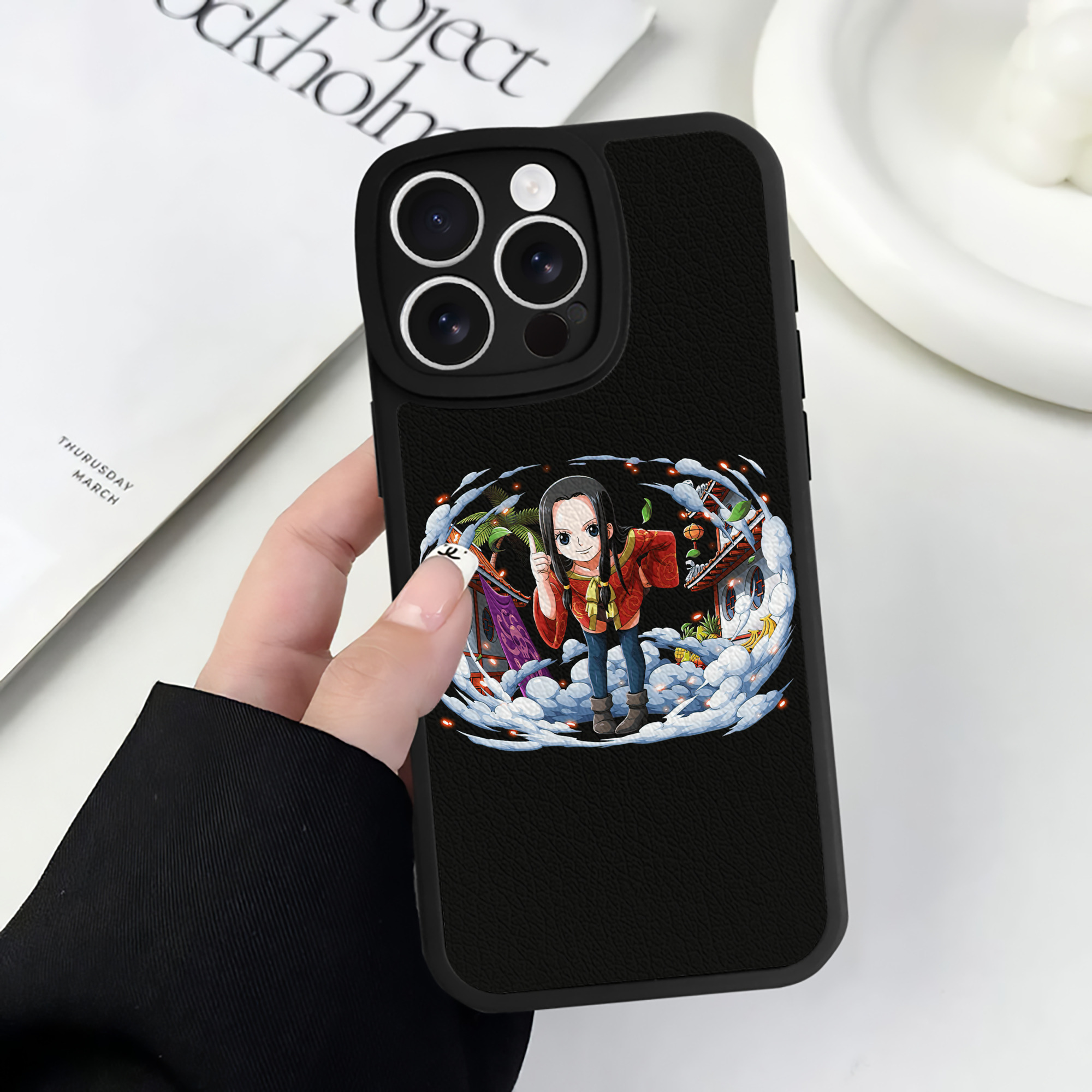 （画像用） ワンピース ボア・ハンコック ONE PIECE Boa·Hancock 【iPhone 16シリーズ対応】シリコンスマホケース（レザー調） 材質：シリコン